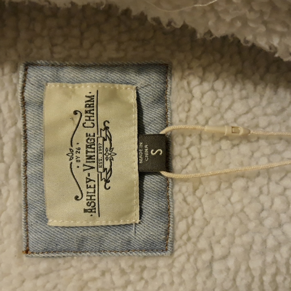 Ashley Vintage Sherpa Denim Jean Jacket - Picture 4 of 14